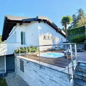 https://villa-poseidon.it-lombardy.com