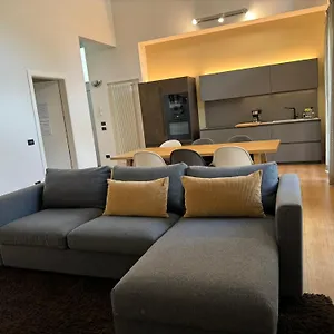 https://lovely-loft-molo.it-lombardy.com